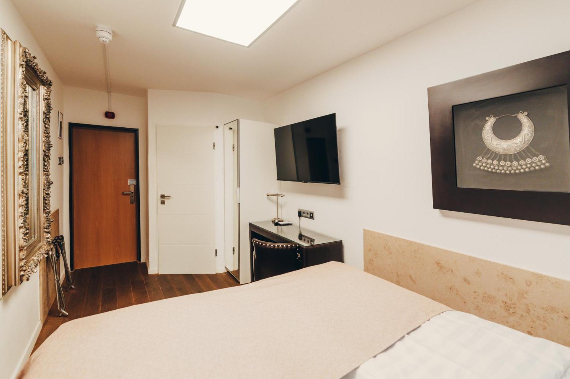 Small Double Room,1618264297:JPEG