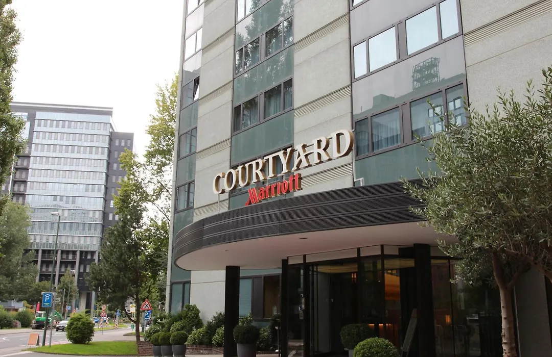 Courtyard by Marriott Düsseldorf Seestern-1