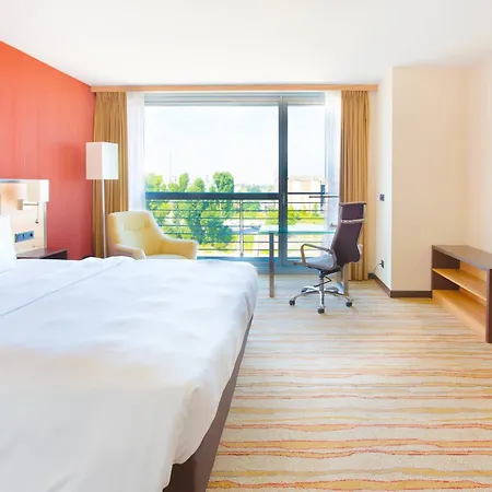 Courtyard By Marriott Duesseldorf Hafen-3